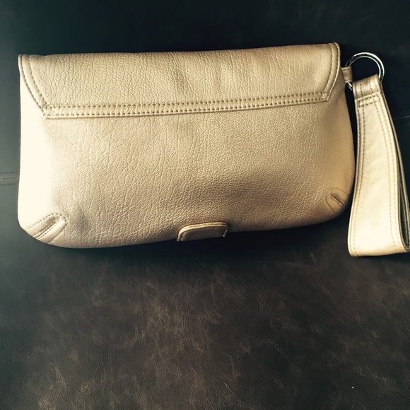 Gold foldover clutch - Picture 4 of 7